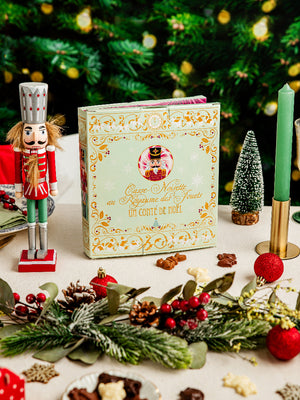 Calendrier de l'Avent Casse Noisette comprenant des fritures en chocolat blanc, lait et noir vegan réalisé par Végéta'Ly