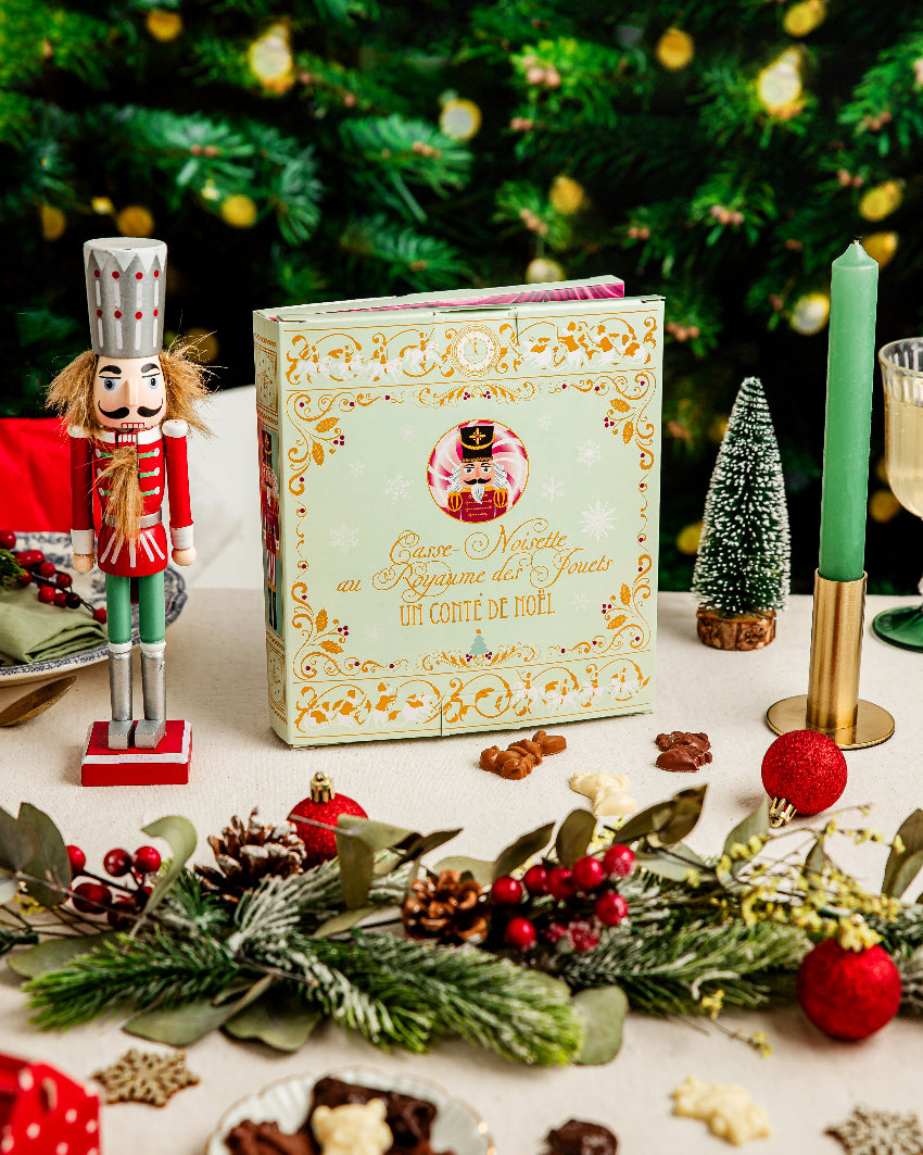 Calendrier de l'Avent Casse Noisette comprenant des fritures en chocolat blanc, lait et noir vegan réalisé par Végéta'Ly