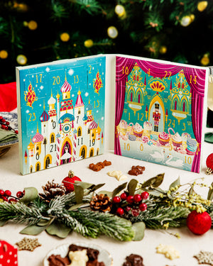 Calendrier de l'Avent Casse Noisette comprenant des fritures en chocolat blanc, lait et noir vegan réalisé par Végéta'Ly