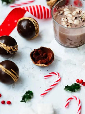 Coffret Découverte Végéta'Ly composé d'une Chocobomb chocolat noir, Guimauve, Tablette enchanteresse chocolat au lait noisettes, artisanale, vegan et sans gluten