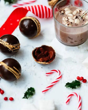 Coffret Découverte Végéta'Ly composé d'une Chocobomb chocolat noir, Guimauve, Tablette enchanteresse chocolat au lait noisettes, artisanale, vegan et sans gluten